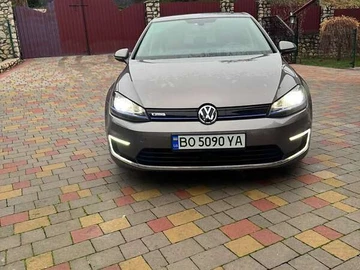 Авто Volkswagen E-Golf 2015 № 8239304