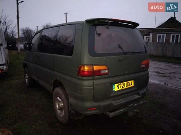Авто Mitsubishi Delica 2003 № 8240246