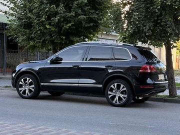 Авто Volkswagen Touareg 2012 № 8240435