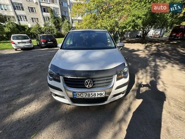 Авто Volkswagen Touran 2008 № 8240510