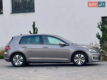 Авто Volkswagen E-Golf 2015 № 8241859