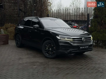 Авто Volkswagen Touareg 2019 № 8242108