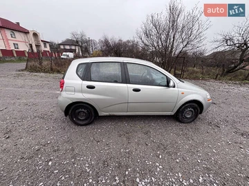 Авто Chevrolet Aveo 2005 № 8242124