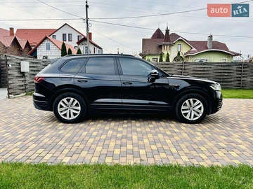 Авто Volkswagen Touareg 2019 № 8243153