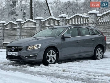 Авто Volvo V60 2016 № 8243524