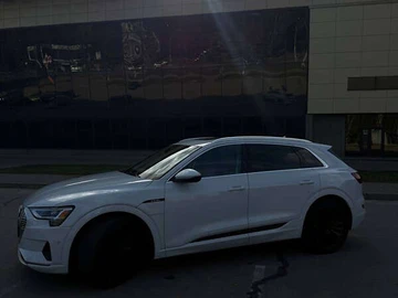 Авто Audi E-Tron 2019 № 8244552