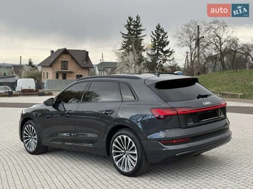 Авто Audi Q8 E-Tron 2023 № 8249315