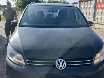 Авто Volkswagen Touran 2010 № 8250283