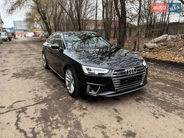 Авто Audi A4 2018 № 8250442