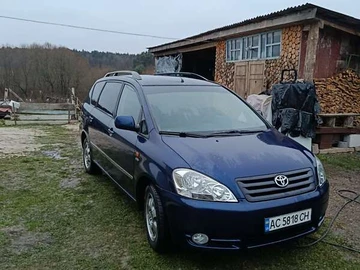 Авто Toyota Avensis Verso 2003 № 8252190