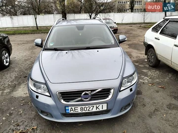 Авто Volvo V50 2011 № 8252228