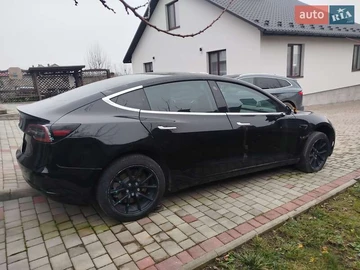 Авто Tesla Model 3 2019 № 8252387
