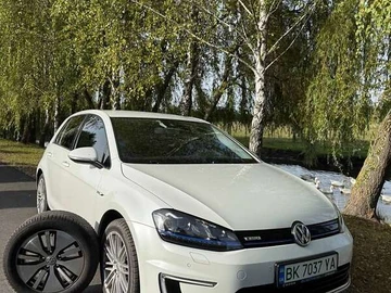 Авто Volkswagen E-Golf 2016 № 8255188