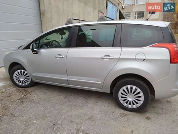 Авто Peugeot 5008 2009 № 8260000