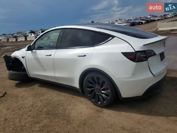 Авто Tesla Model Y 2023 № 8260115