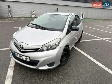 Авто Toyota Yaris 2011 № 8260236