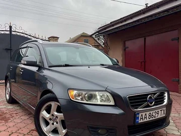 Авто Volvo V50 2010 № 8261408