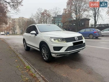 Авто Volkswagen Touareg 2017 № 8262291