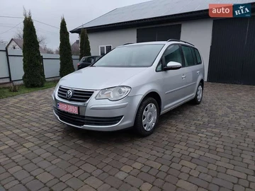 Авто Volkswagen Touran 2010 № 8262577