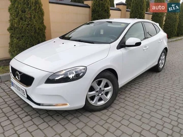 Авто Volvo V40 2016 № 8268396