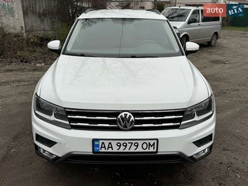 Авто Volkswagen Tiguan 2020 № 8270147