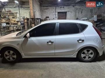 Авто Hyundai I30 2010 № 8271030