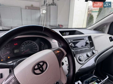 Авто Toyota Sienna 2012 № 8273047