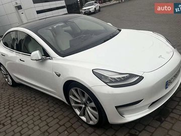 Авто Tesla Model 3 2018 № 8276101