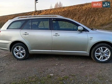 Авто Toyota Avensis 2004 № 8277017