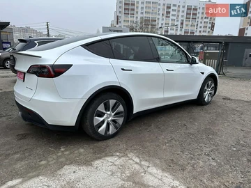 Авто Tesla Model Y 2023 № 8280602
