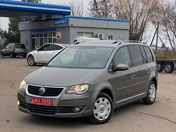 Авто Volkswagen Touran 2009 № 8280953