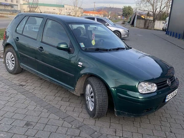 Авто Volkswagen Golf 2000 № 8282436
