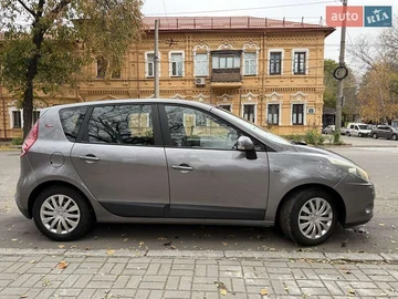 Авто Renault Scenic 2010 № 8288108
