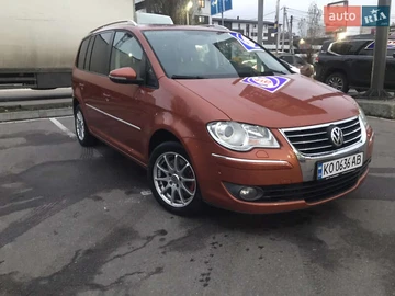 Авто Volkswagen Touran 2009 № 8289000