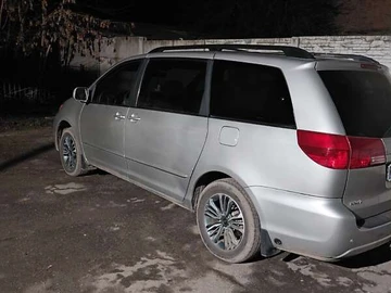 Авто Toyota Sienna 2005 № 8289117