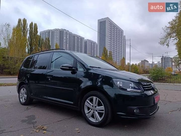 Авто Volkswagen Touran 2013 № 8290251