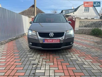 Авто Volkswagen Touran 2009 № 8296638