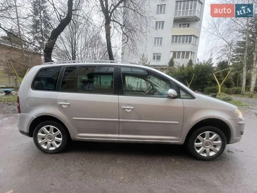 Авто Volkswagen Touran 2009 № 8297988