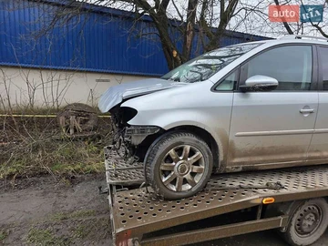 Авто Volkswagen Touran 2010 № 8299304
