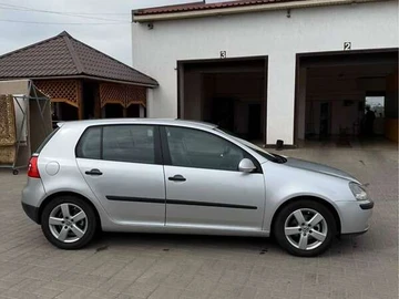 Авто Volkswagen Golf 2004 № 8299330