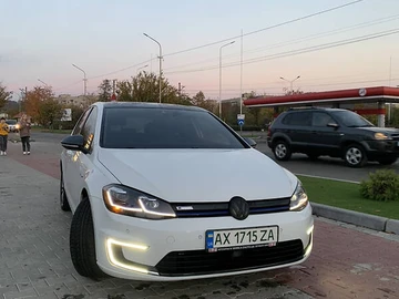Авто Volkswagen E-Golf 2017 № 8301242