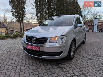 Авто Volkswagen Touran 2008 № 8302481