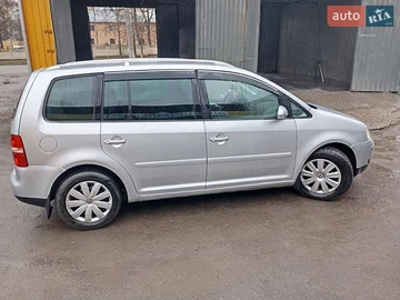 Авто Volkswagen Touran 2005 № 8302874
