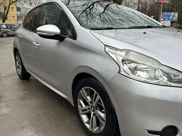 Авто Peugeot 208 2012 № 8306256