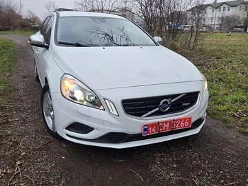 Авто Volvo V60 2012 № 8308917