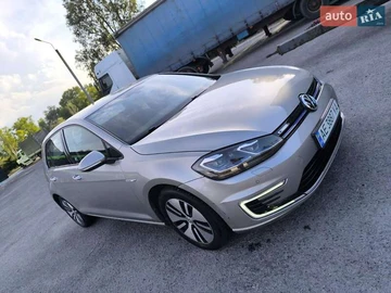 Авто Volkswagen E-Golf 2017 № 8309082