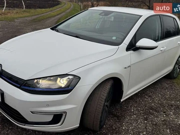 Авто Volkswagen E-Golf 2015 № 8310129