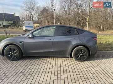 Авто Tesla Model Y 2023 № 8316235