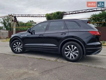 Авто Volkswagen Touareg 2018 № 8317324