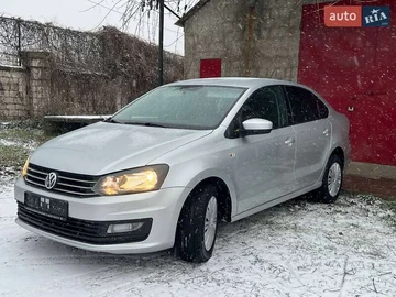 Авто Volkswagen Polo 2018 № 8320067